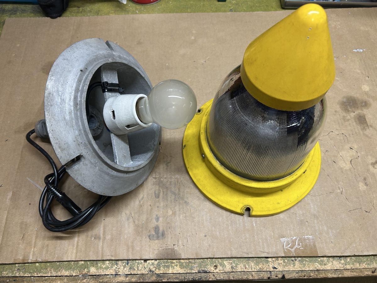 Lampen: Flughafen Lampe – Gebraucht aus Embrach von Berta66 1