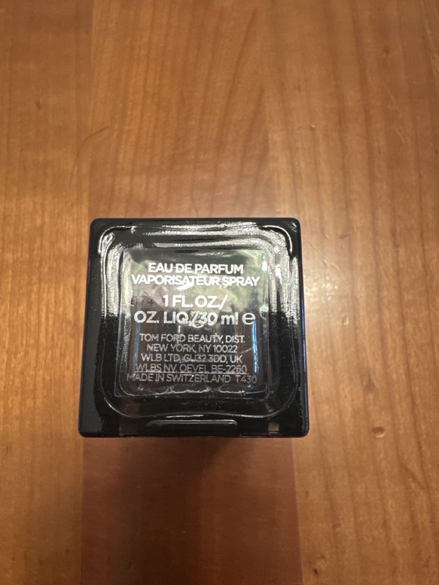 Flaconi: Tom Ford Oud Wood Flacon  – Usato da Zollikon venduto da Erika_V 4