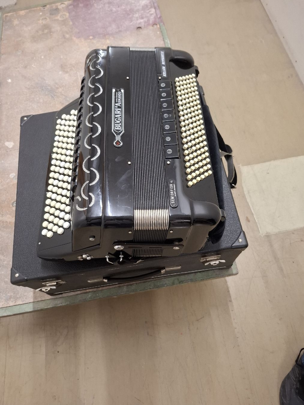 Strumenti musicali: 4.chorig Bugari chromatisch – Usato da Villeneuve venduto da BibiVintage 1