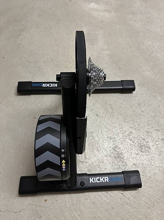 Hometrainer: Neuwertiger Wahoo KICKR CORE Smart-Rollentrainer – Nuovo e nell'imballaggio originale da Meisterschwanden venduto da Chaeberli 2