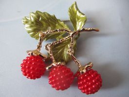 Brosche Himbeeren goldfarben grün neuwertig