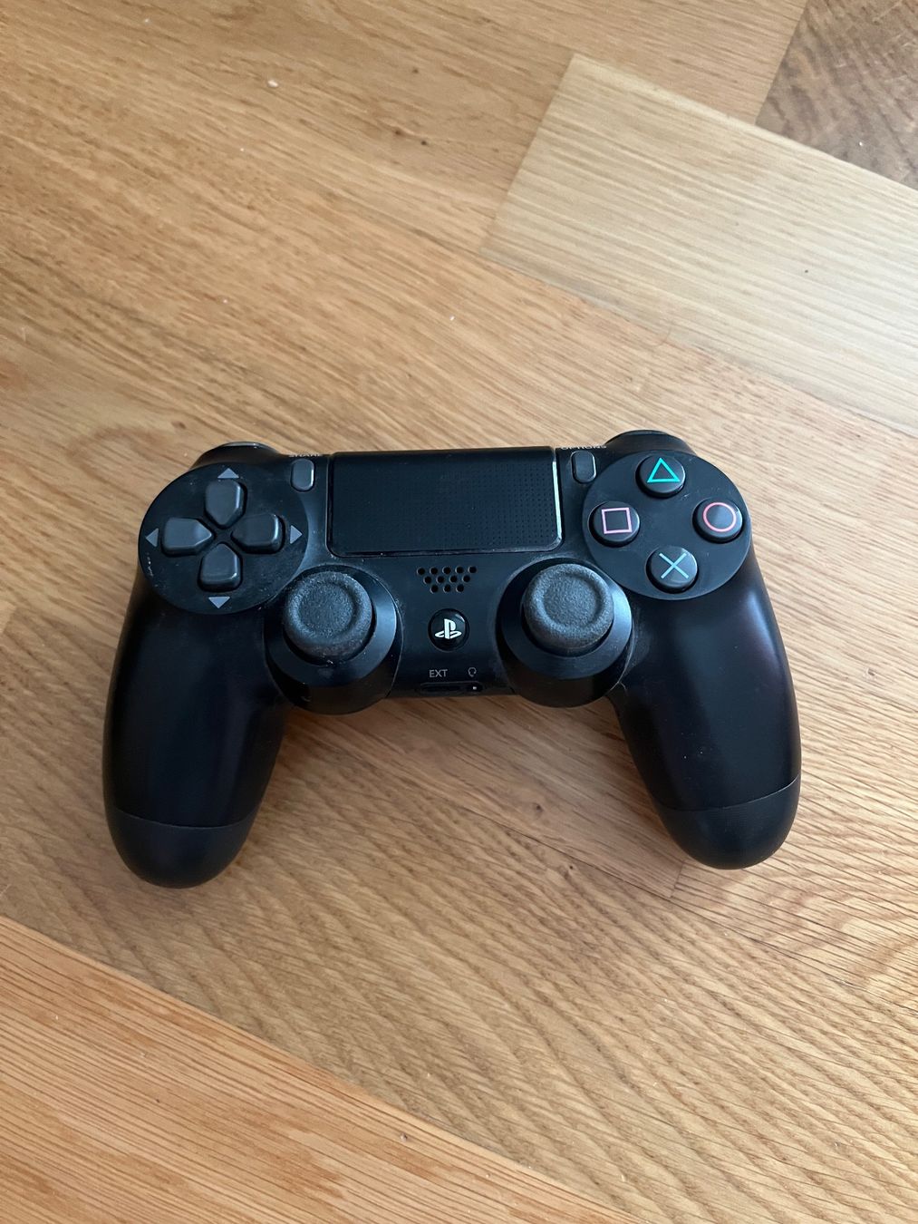 Sony Controller: Schwarzer PS4 Dualshock Controller - Top Zustand! – Gebraucht aus Herisau von tim.zellweger