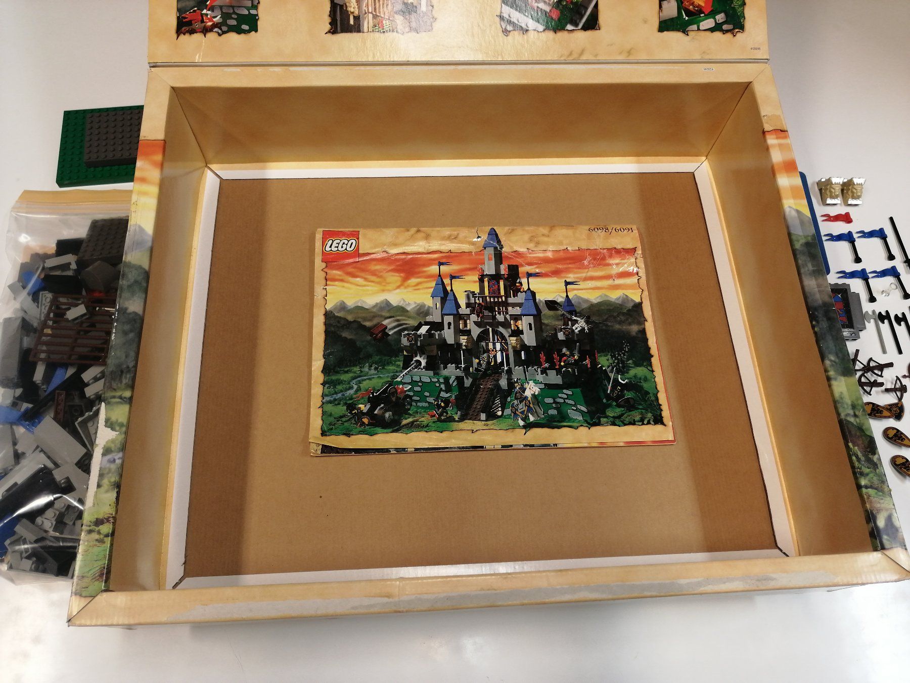 Lego Spielzeuge: Lego 6098 King Leo's Castle OVP – Gebraucht aus Sils im Domleschg von AMAG_AUDI_ZH 6
