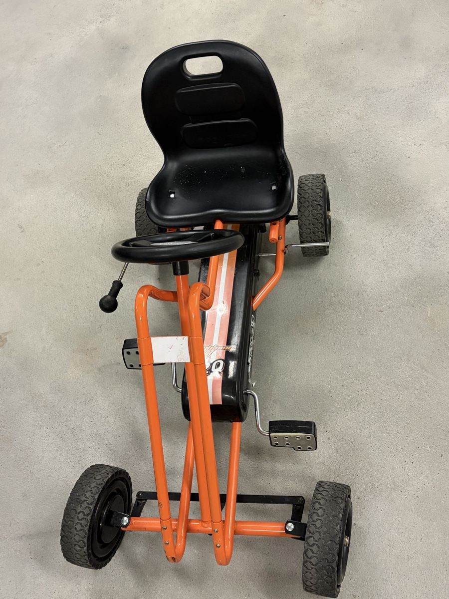 Fahrzeuge für Kinder: Cooles Dreirad-Rennauto – Gebraucht aus Glattpark(Opfikon) von Moira88