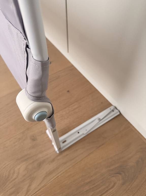 Lauf- & Sicherungsgitter: COCON Bettgitter Grau – Gebraucht aus Malters von LSPeace 2