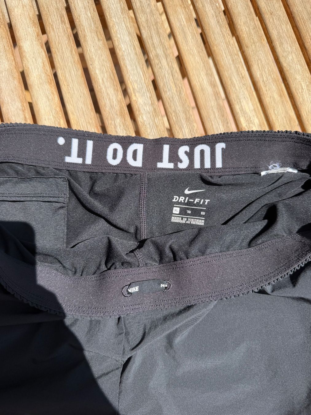 Nike Pantaloni: Nike Damenshorts, schwarz, Grösse XL – Usato da Zermatt venduto da cacador 1