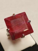 Ring mit rotem Rubin Grösse ca 18 mm x 18 mm