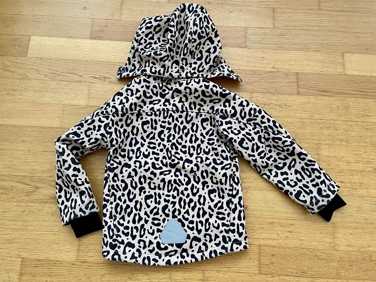 H&M Giacche & Cappotti: Kinder Softshell Jacke Gr. 116 Leopardenmuster Frühlingsjack – Usato da Kaiseraugst venduto da Jacques27 4