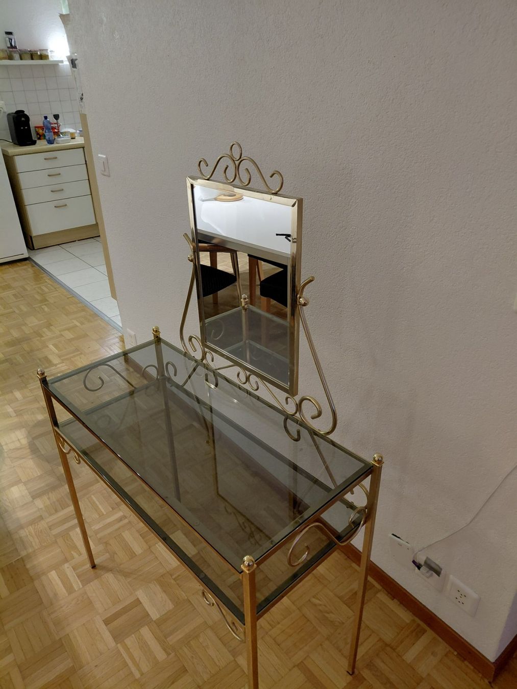 Tavoli da trucco: Coiffeuse en métal doré et verre – Usato da Moutier venduto da and_2XYT 1
