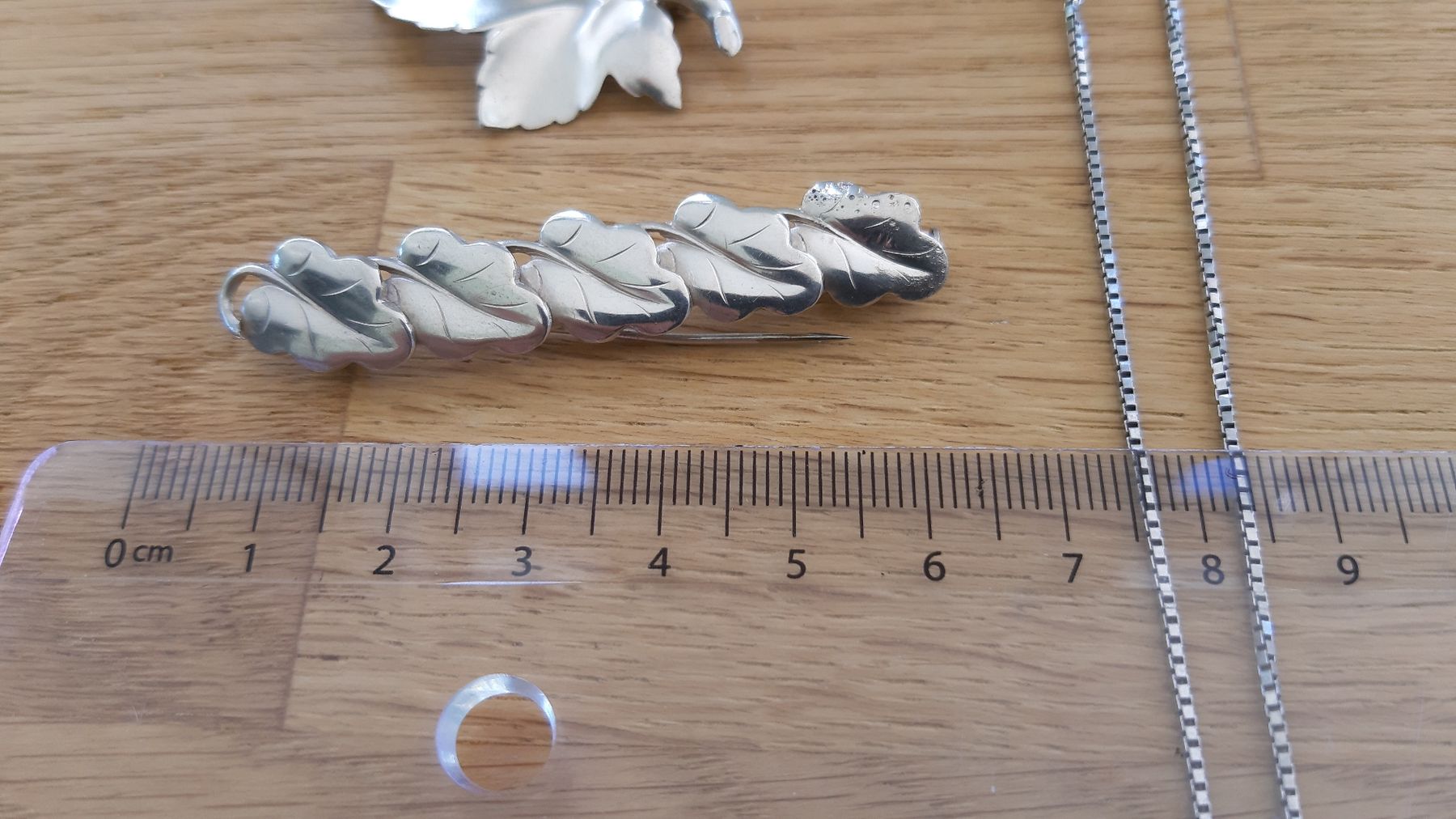 Altri gioielli: Silber 2 Broschen Kette +Sternzeichen – Usato da St. Gallen venduto da Leika2000 2