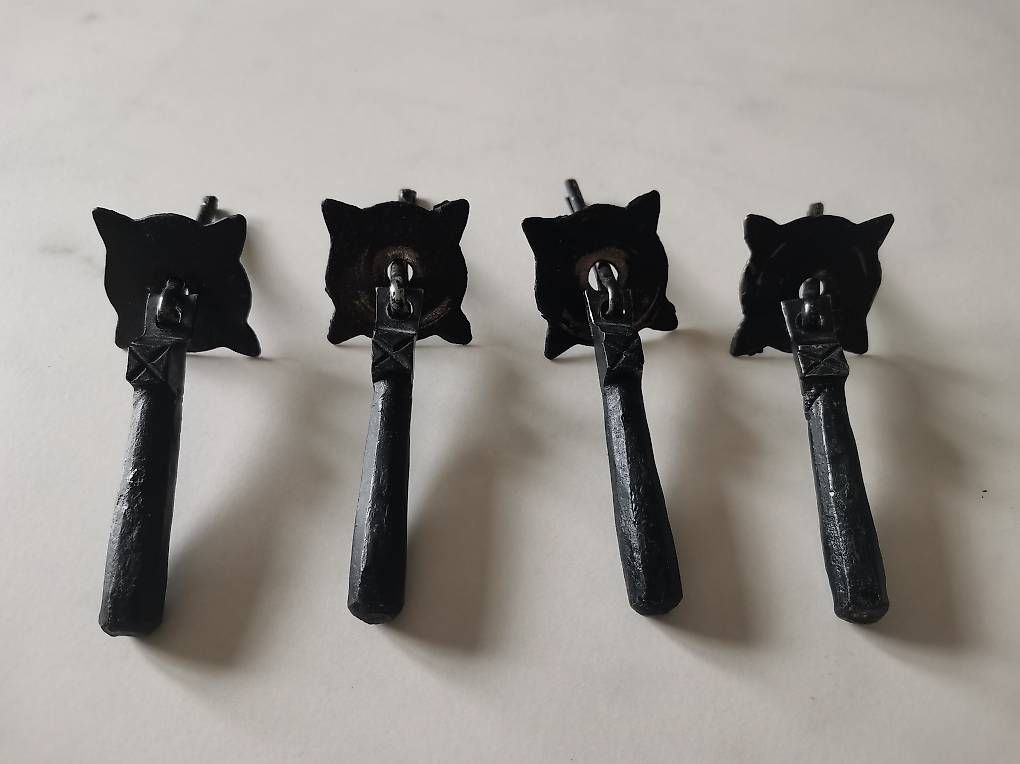 Ferramenta: 4 x antiker Möbelknopf schwarz – Usato da Schönried venduto da lafleuron 2