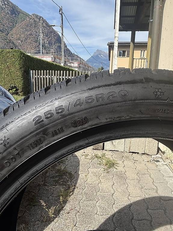 Altro in Scrittura & Disegno: Pneumatici invernali Dunlop – Usato da Arbedo venduto da andrea6710 1