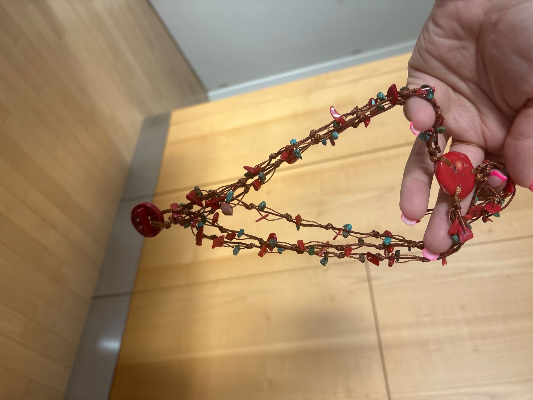 Catenine: Collier ethnique perles rouges et bleues avec pendentif – Usato da Puidoux venduto da ray_2b5z 1