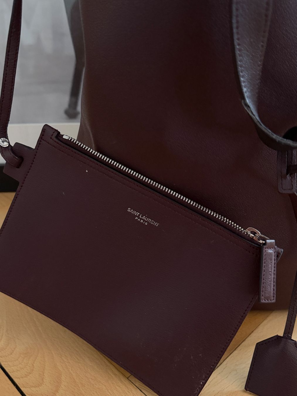 Saint Laurent Sacs: Saint Laurent Leder Tote Bag – D'occasion à Zürich par by.mr.evans 2