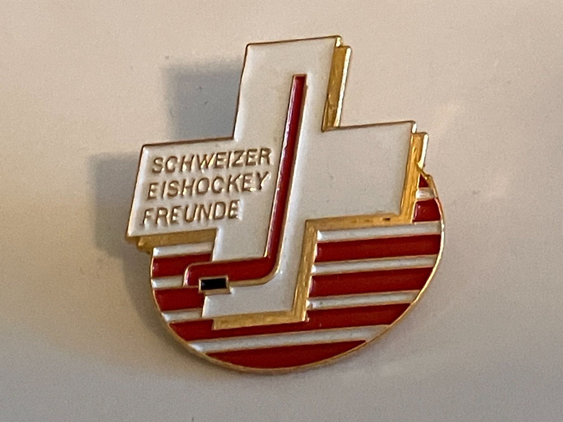Placchette & Badge: 1 Pin Schweizer Eishockey Freunde – Usato da Basel venduto da djwwpp