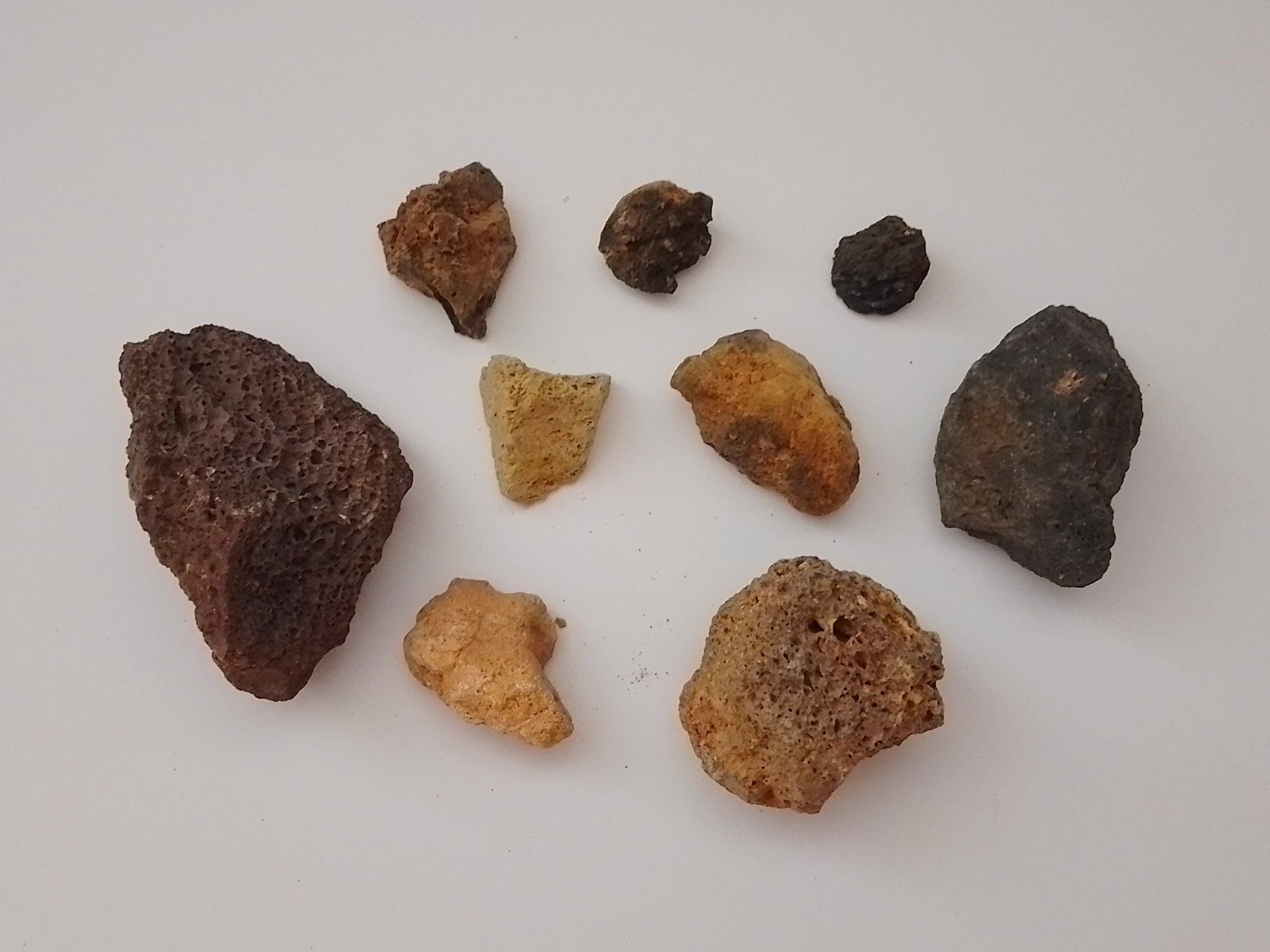 Mineralien & Heilsteine: Pierres volcaniques – Gebraucht aus Echandens von Gamora32
