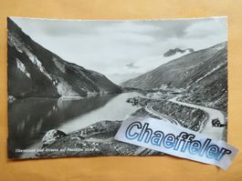 Oberalppass und Strasse auf Passhöhe