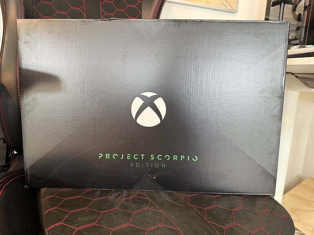 Microsoft Konsolen: Xbox Project Scorpio – Gebraucht aus Le Brassus von pau_6yqn