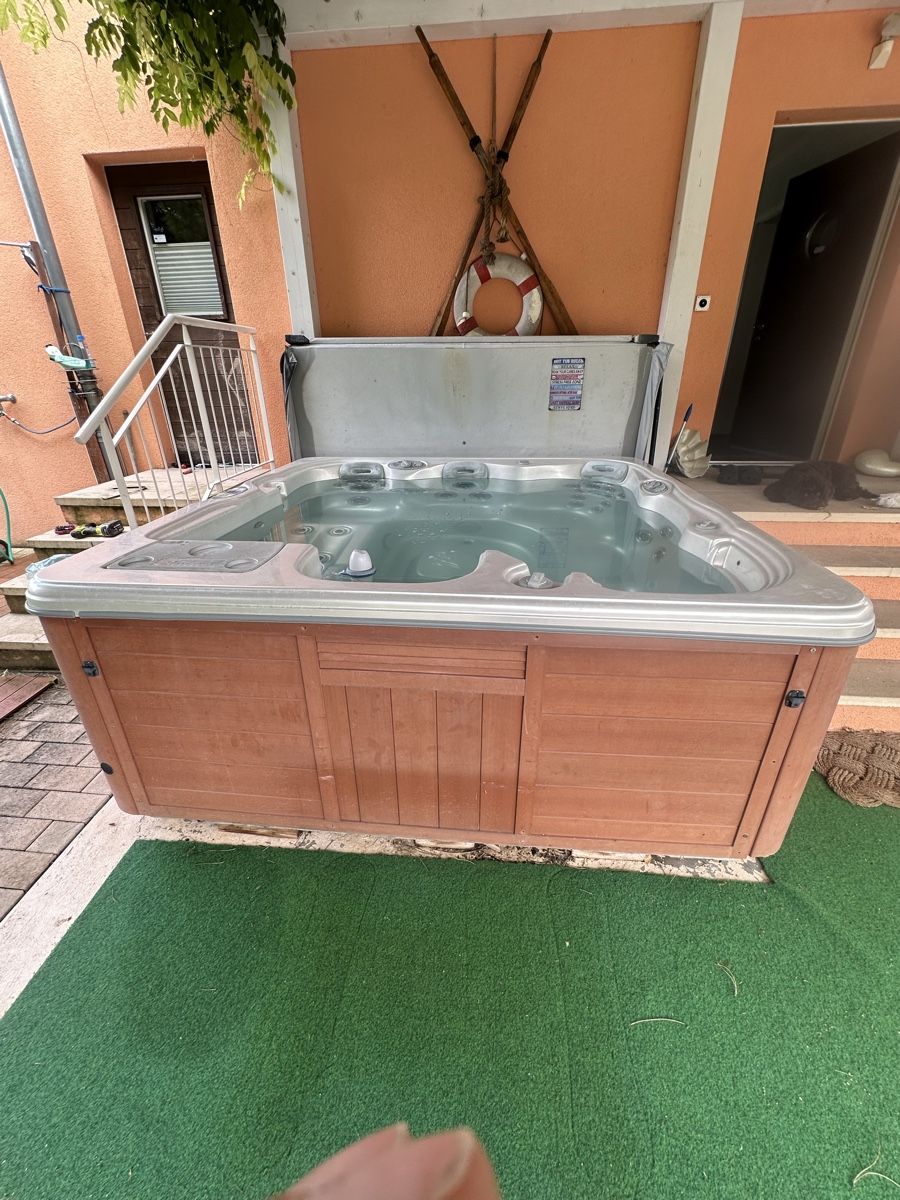 Whirlpool: Whirlpool Jacuzzi XXL – Gebraucht aus Bern von  3