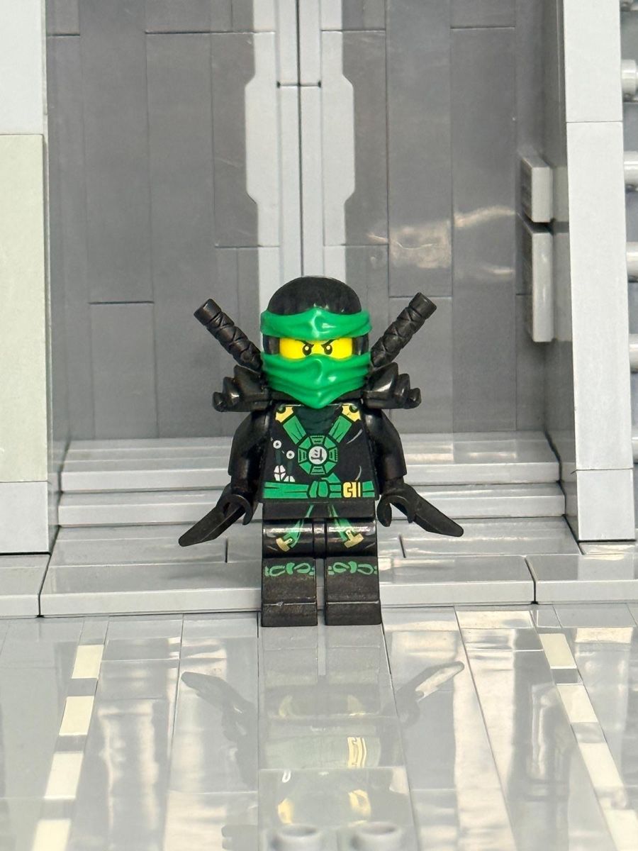 Lego Statuette: LEGO NINJAGO Lloyd - Deepstone Armor (njo0167) – Usato da Ottikon b.Kemptth. venduto da rom_f25z
