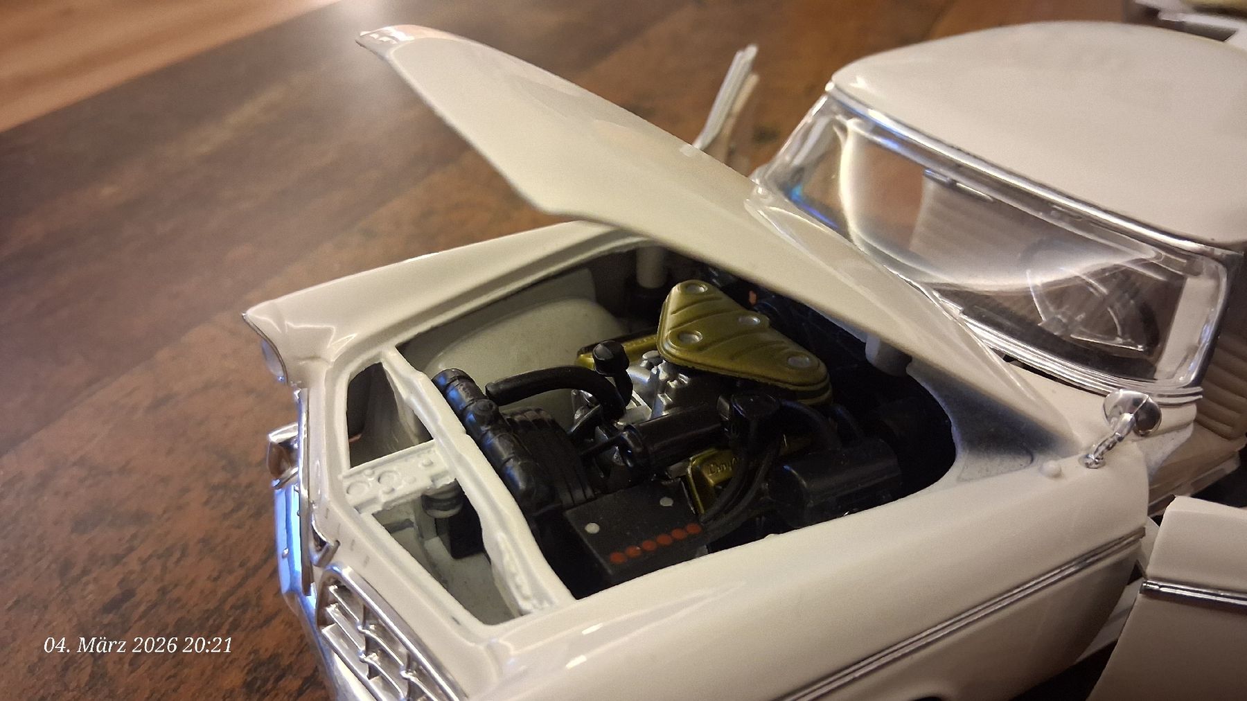 Maisto Modellini d'auto: Chrysler 300B 1:18 – Nuovo (secondo la descrizione) da Wolfenschiessen venduto da 2-stroke-garage 5