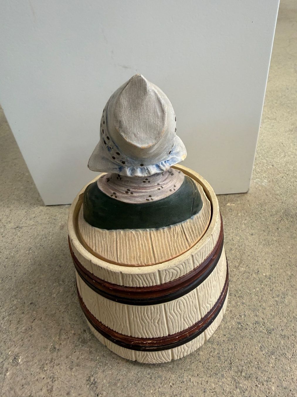 Figurines: Figur im Holzfass – D'occasion à Gümligen par Brocki-Reimal-Stift 1