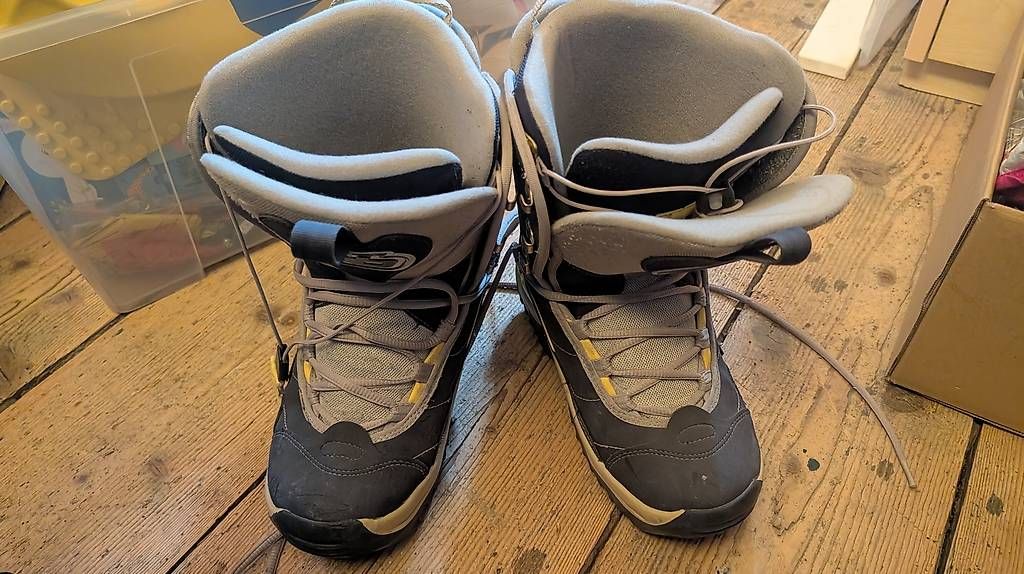 Scarpe da uomo: Snowboardschuhe Gr. 40 – Usato da Kollbrunn venduto da jo_tascha1 1