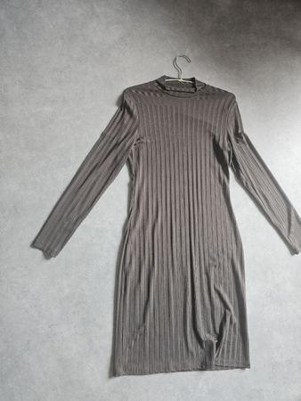 Robe moulante d'hiver, taille M, très bon état!
