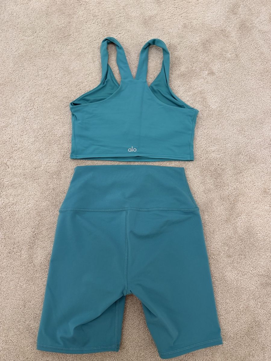 Lotti di vestiti: Alo Yoga sport set – Usato da Paradiso venduto da apf_mh9c 4