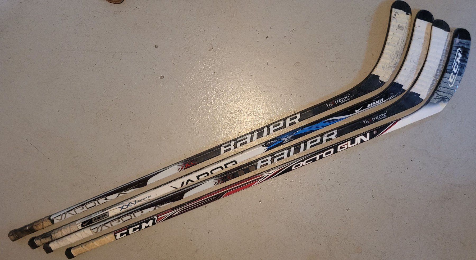 Ccm Crosses & Cannes: CCM Octo Gun Eishockeyschläger rechts Flex 85 – D'occasion à Zimmerwald par ab1Franken 6