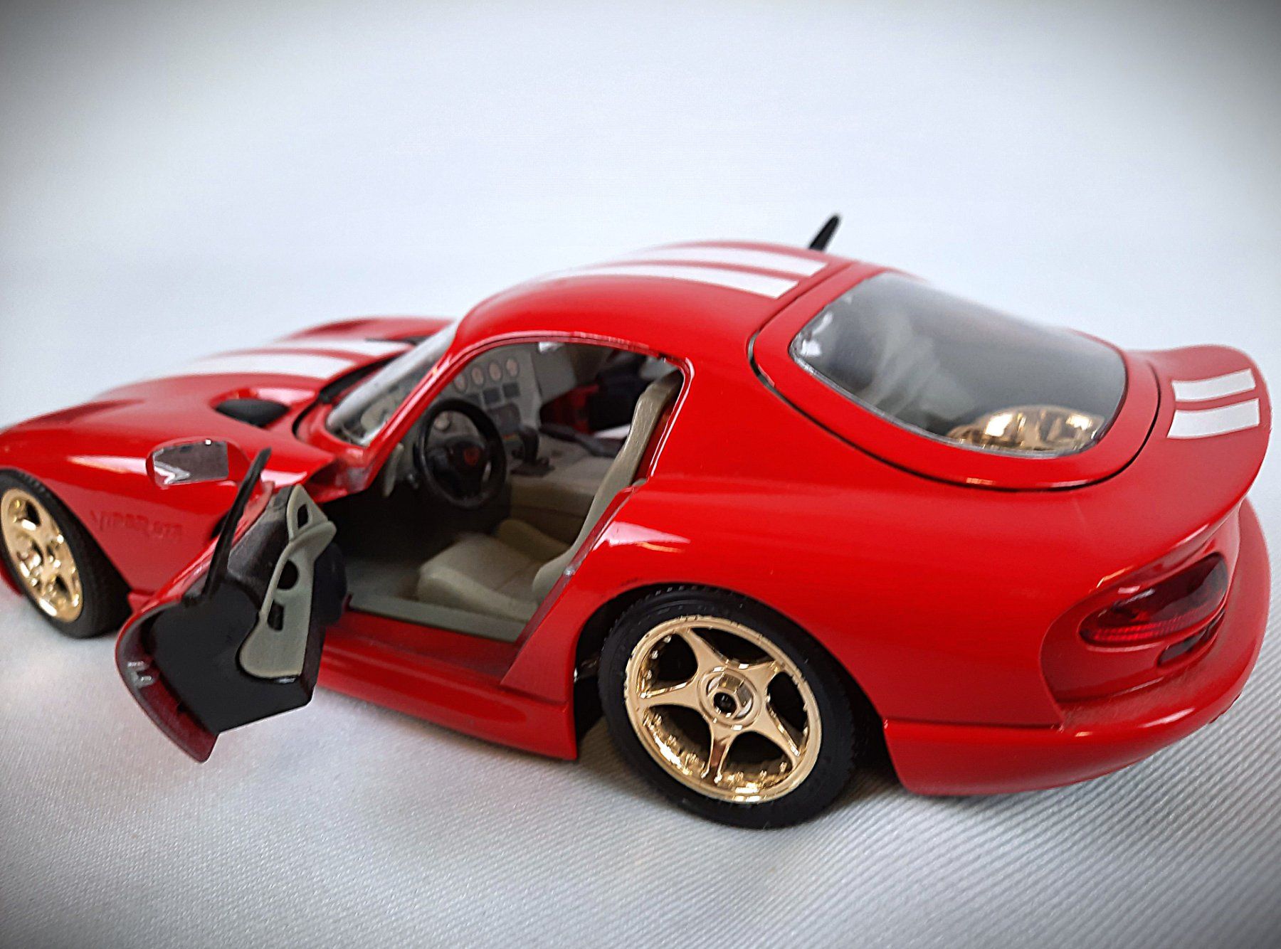 Bburago Modellini d'auto: Modellauto BBURAGO VIPER GTS DODGE 1/18 – Usato da Beinwil am See venduto da Restwert_Beinwil 4