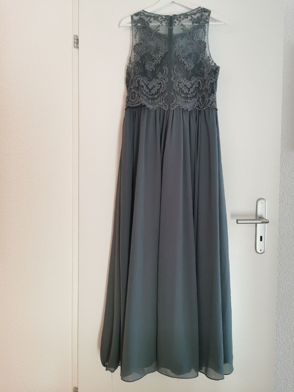 Kleider: Cocktailkleid eukalyptusgrün mit Strasssteinen, Grösse 42 – Neu (gemäss Beschreibung) aus Wittenbach von Nnic 1