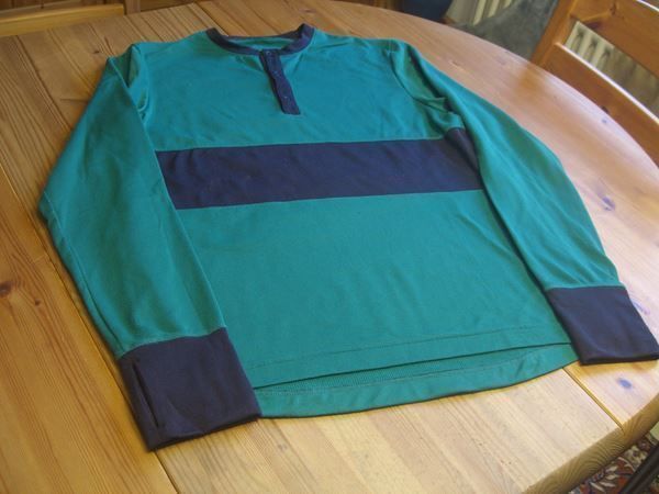Maglioni & Felpe: lässiges Shirt,Pullover,grün/schwarz (L) – Usato da Winterthur venduto da Gaia 3