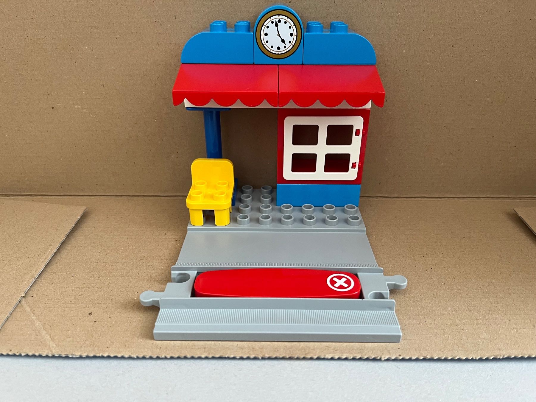 Giocattoli: Lego Duplo Bahnhof Schiene Codestein zur Eisenbahn – Usato da Ostermundigen venduto da bibi511