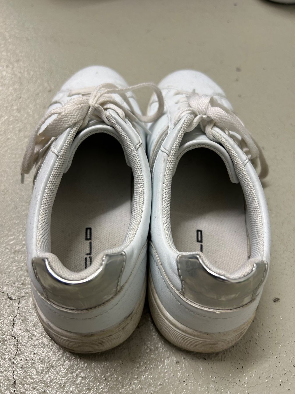 Scarpe da donna: Sneakers Gr. 39 – Usato da Rudolfstetten venduto da lori_96 1