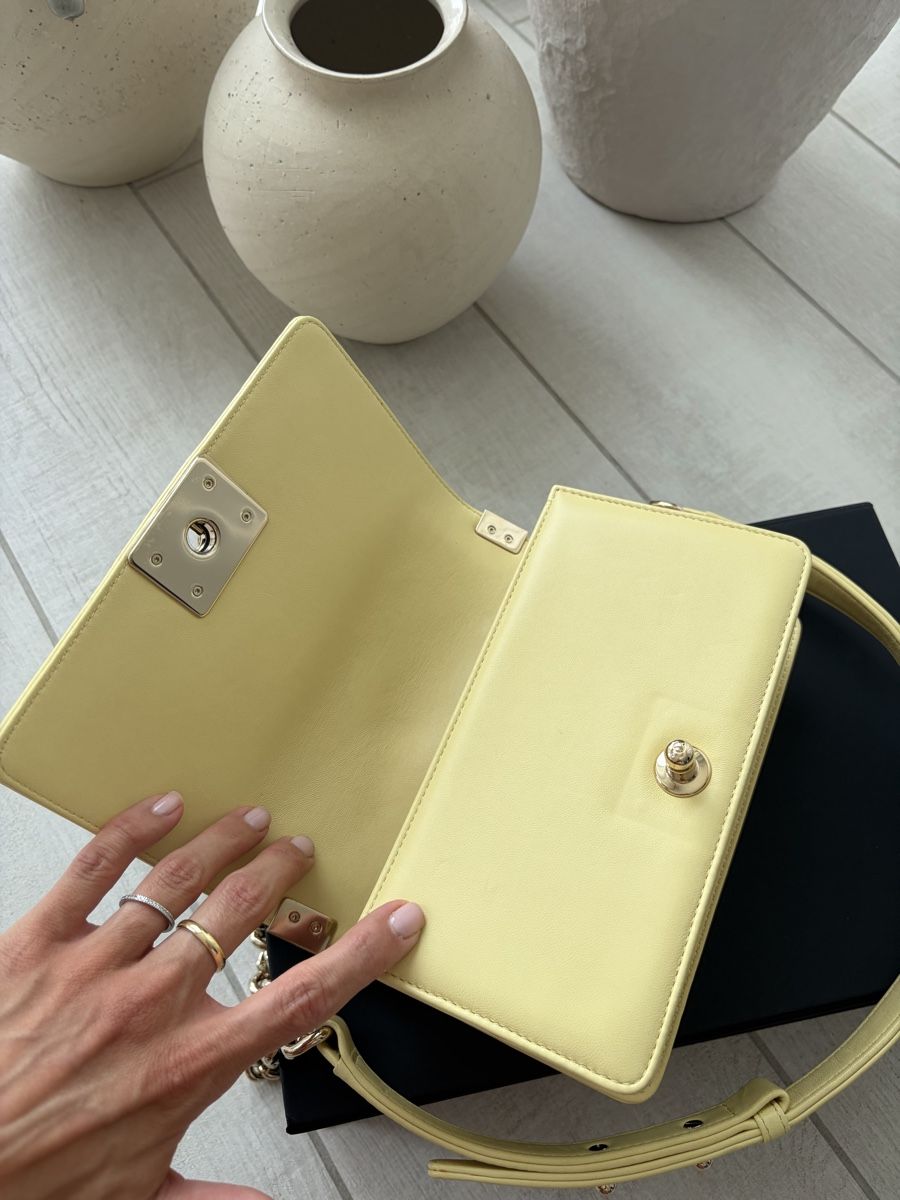 Chanel Borse da donna: Chanel le Boy Mini Chevron jaune tendre  – Usato da Port venduto da Flaconoir 5