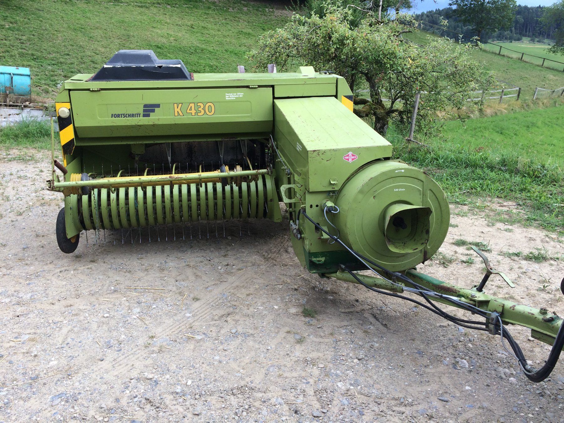 Tutte le macchine: Kleinballenpresse Fortschritt – Usato da Wiliberg venduto da Monikaschaer