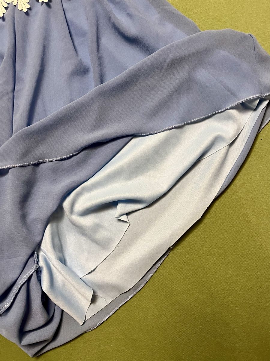 Kleider: Damen Kleid hellblau mit Spitze integrierte Hose Grösse S  – Gebraucht aus Büriswilen von val_n7hr 2