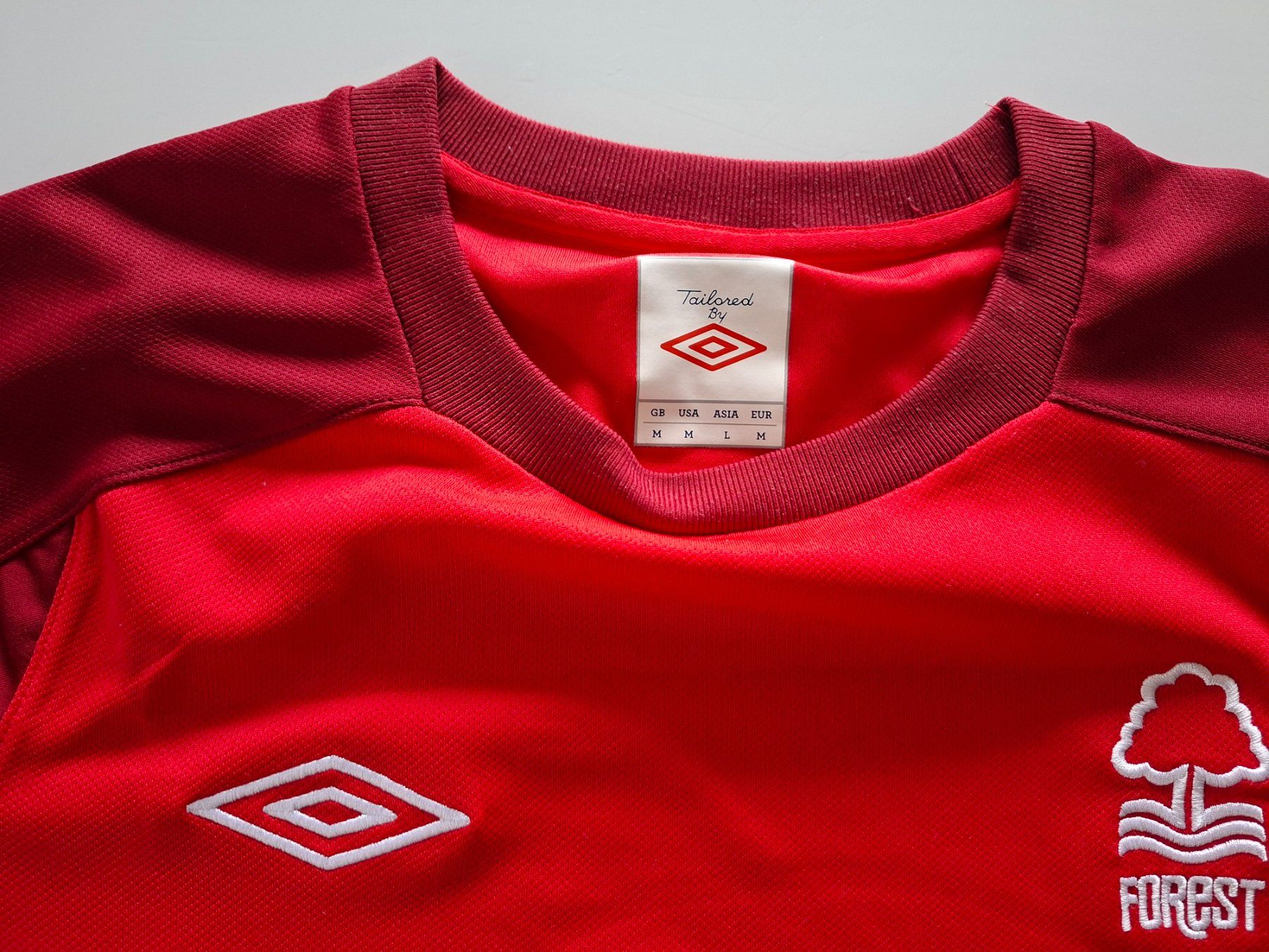 Umbro Canottiere & Pantaloni: Maillot Umbro Nottingham Forest training 2012-2013 – Usato da Signy venduto da oli_sn9g 3