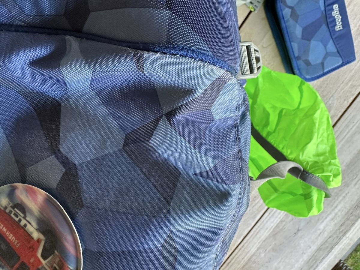 Ergobag Borse & Zaini: Ergobag Rucksack Set Etui blau Polygon Design – Usato da Steinach venduto da Jimmy78 9
