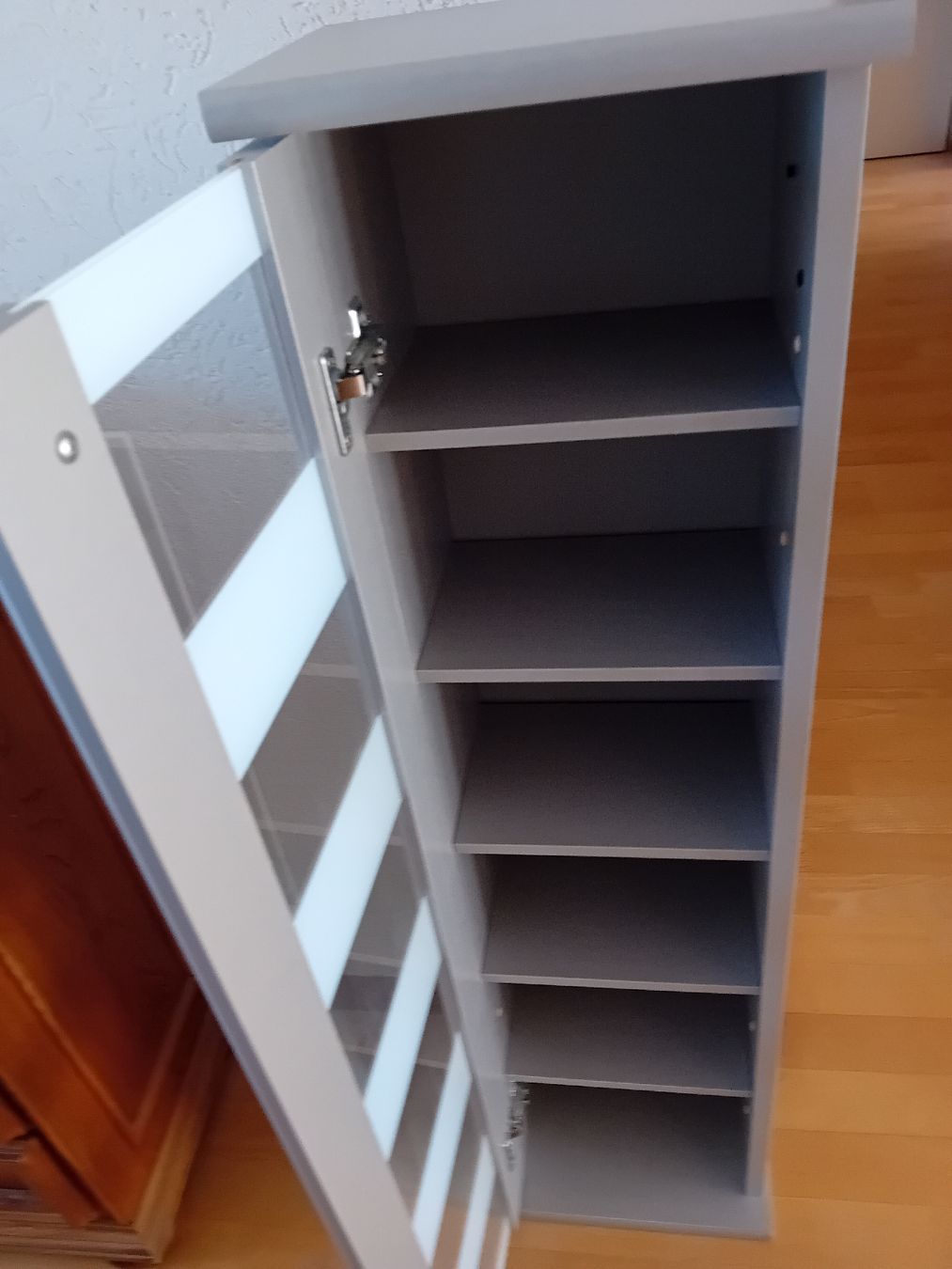 Armadi: Hochschrank silber mit Glastür  – Usato da Schlieren venduto da von_hl8p 1