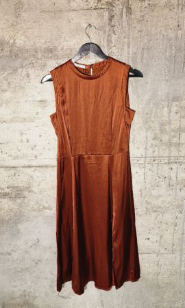 Elegantes Mango Midikleid in Kupfer, Grösse S, Neu!