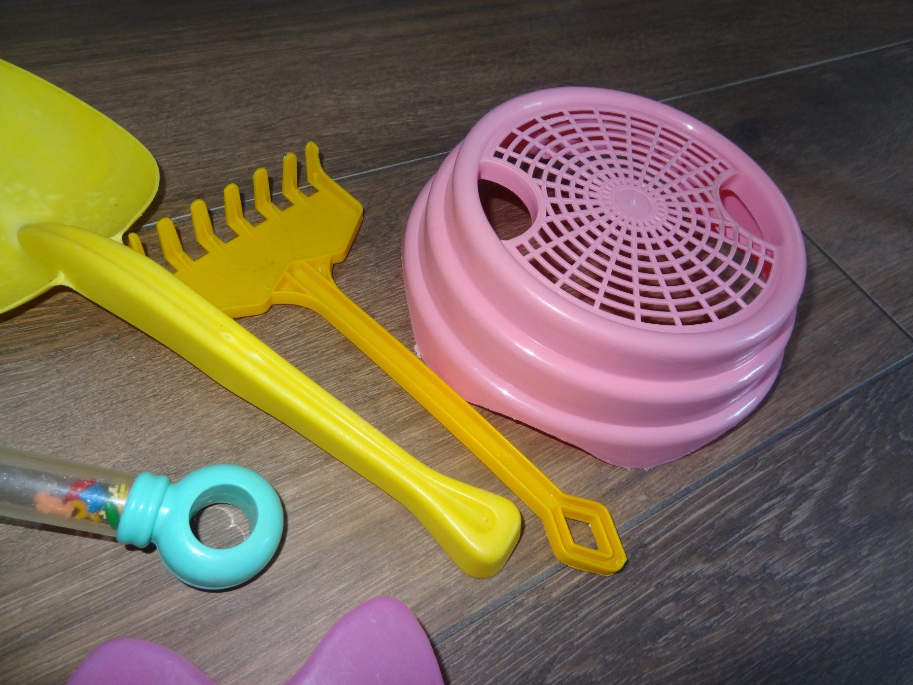 Giocattoli: Jouets de plage ensemble en plastique coloré – Usato da Satigny venduto da salvatore73 3
