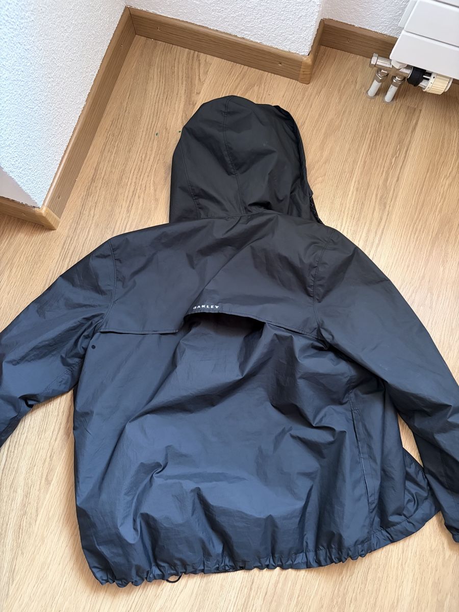 Oakley Vestes: Oakley Jacke – D'occasion à Mels par SarahMeier1999