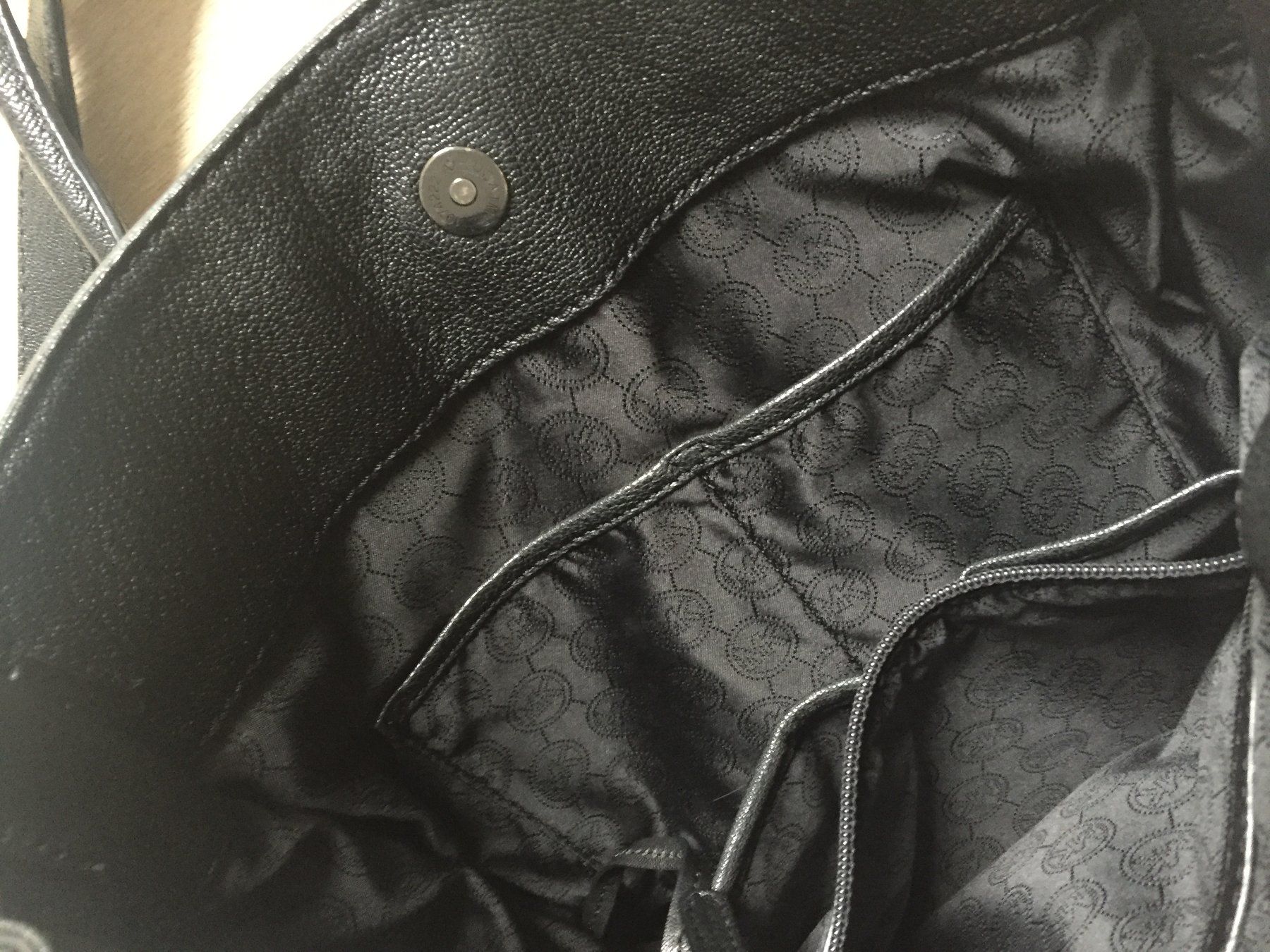 Michael Kors Taschen für Damen: Michael Kors - Lederhandtasche mit Nieten – Neu (gemäss Beschreibung) aus Trüllikon von Megan 5