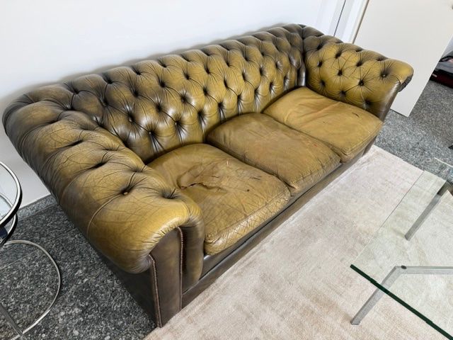 Chesterfield Divani: Original Chesterfield Sofa – Usato da St. Niklausen LU venduto da WechslerGabriella 1