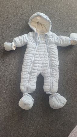 Winteroverall für Babys von 3 bis 6 Monaten. Unbenutzt