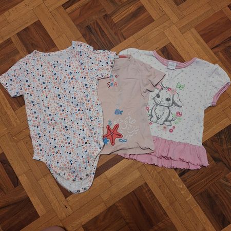 1 Body und 1 T-Shirt Gr. 92