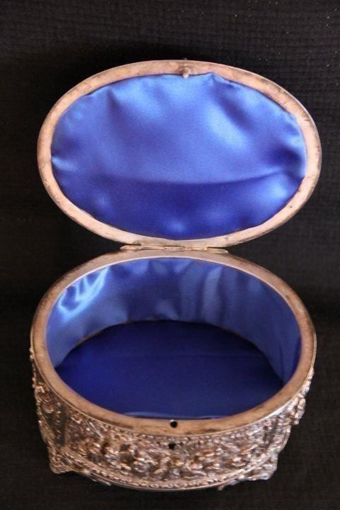 Cassapanche: Ancien coffret à bijoux . – Usato da Praz (Vully) venduto da pikuluka1 7