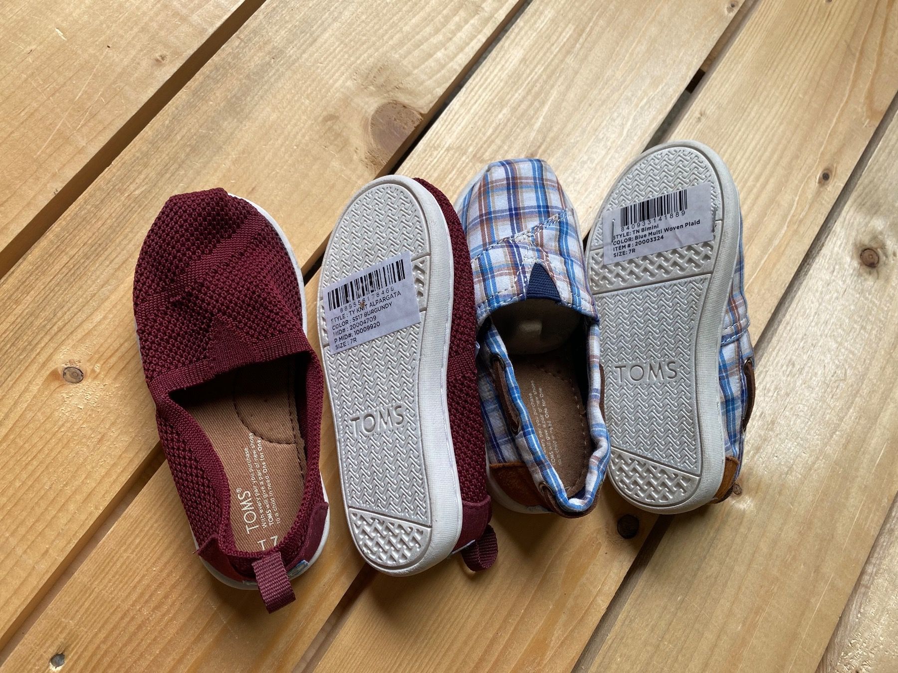 Toms Scarpe per ragazzi: Toms Enfants Taille 23.5 2 pack – Nuovo e nell'imballaggio originale da Orbe venduto da D-stockFactory-Orbe 1